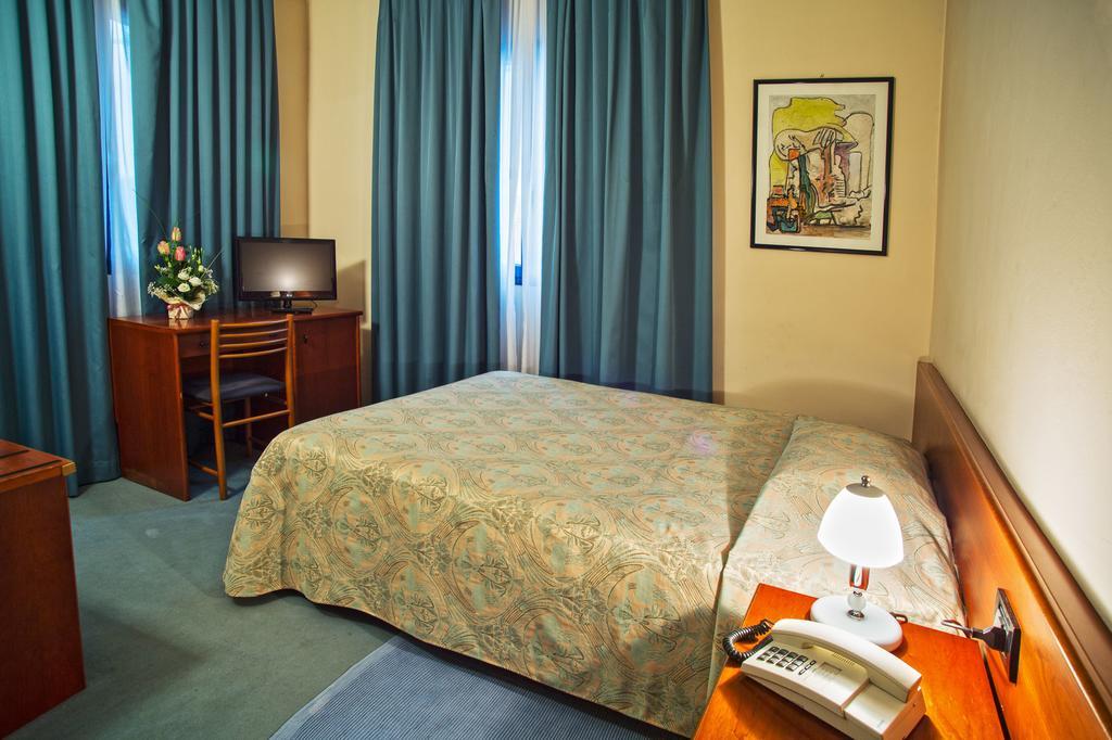 Albergo Centrale Trebaseleghe Стая снимка