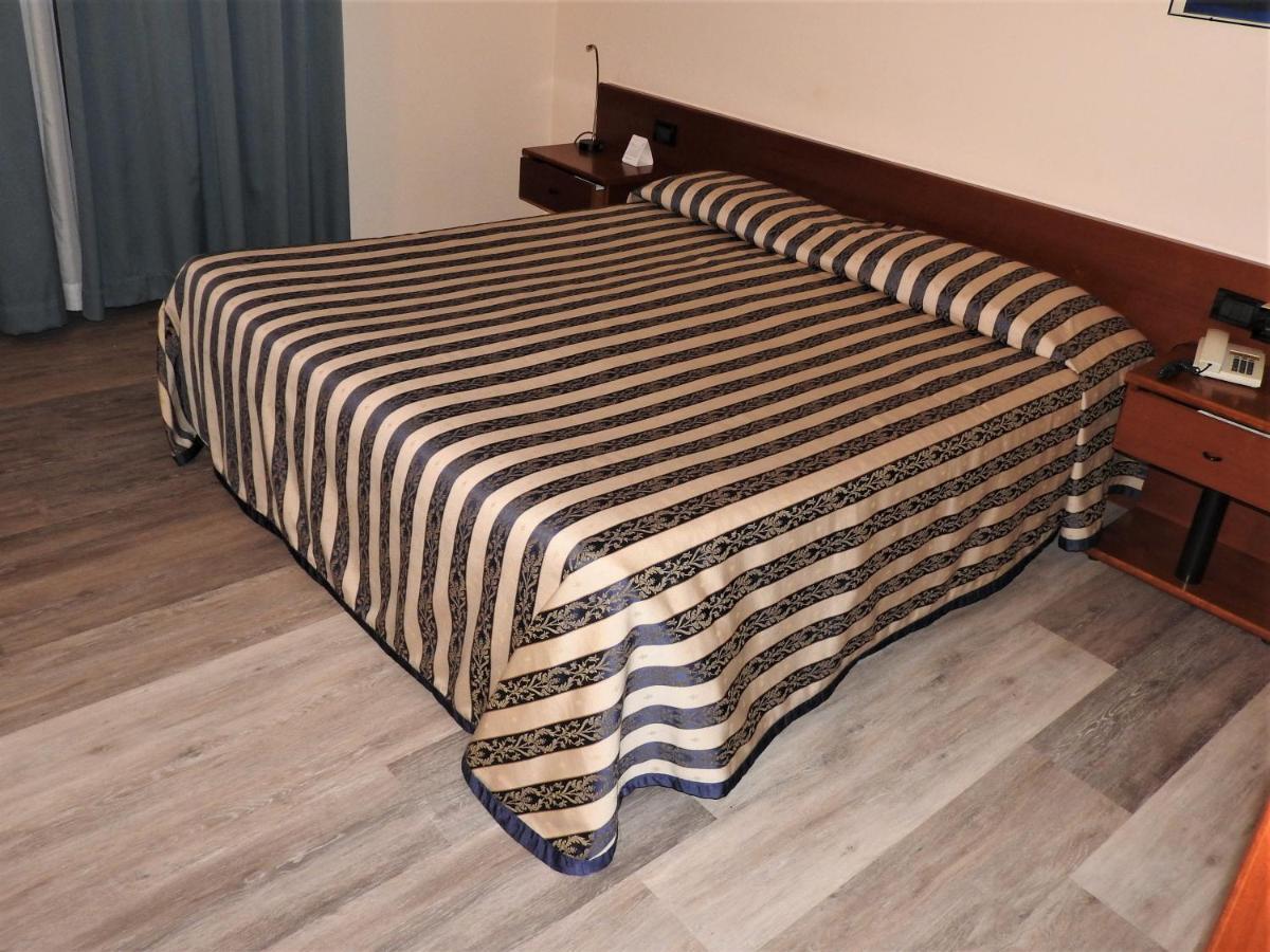 Albergo Centrale Trebaseleghe Екстериор снимка